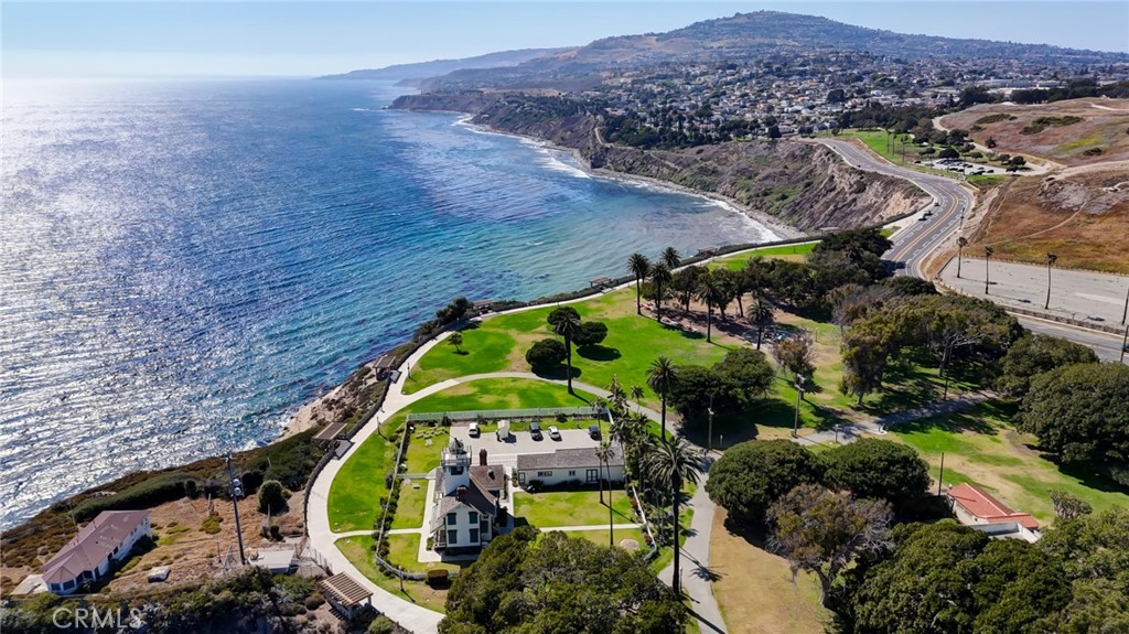 690 W Paseo Del Mar