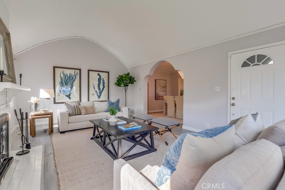 690 W Paseo Del Mar