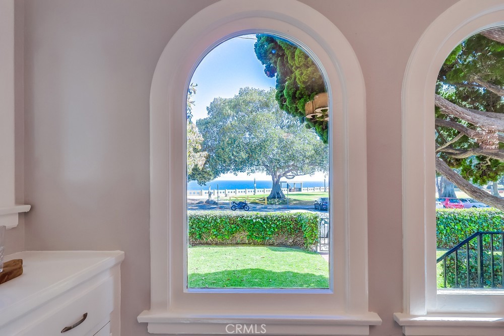 690 W Paseo Del Mar