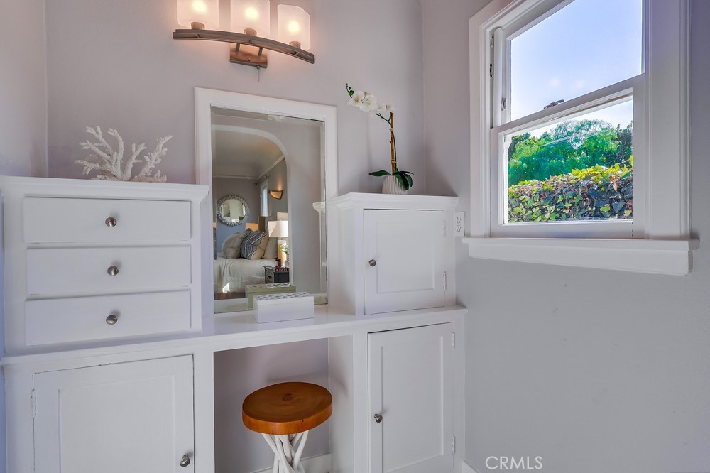 690 W Paseo Del Mar