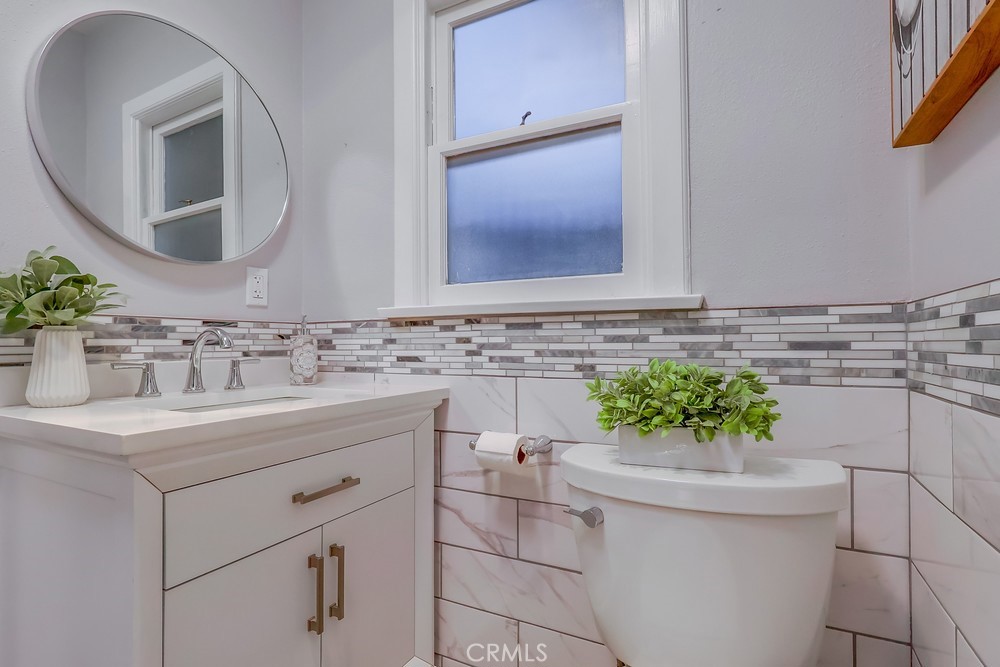 690 W Paseo Del Mar