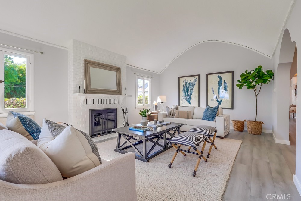 690 W Paseo Del Mar