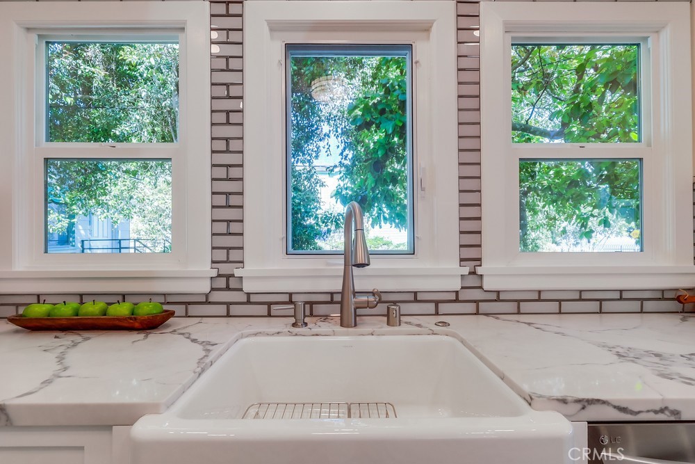 690 W Paseo Del Mar
