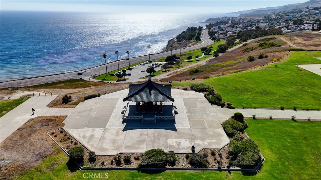 690 W Paseo Del Mar