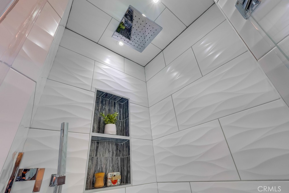 690 W Paseo Del Mar