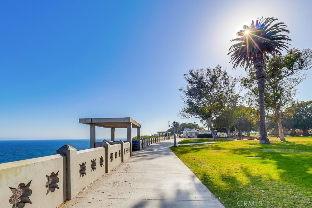 690 W Paseo Del Mar