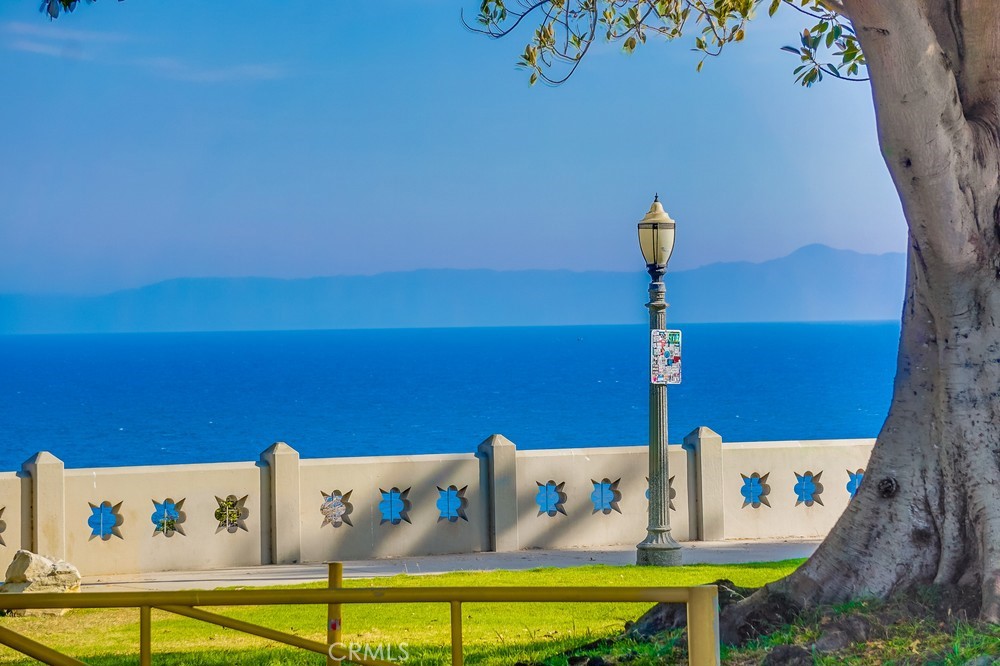 690 W Paseo Del Mar