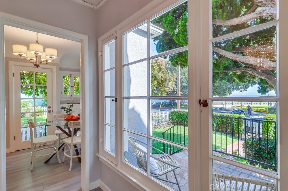 690 W Paseo Del Mar