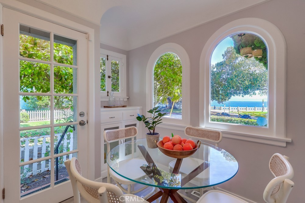 690 W Paseo Del Mar