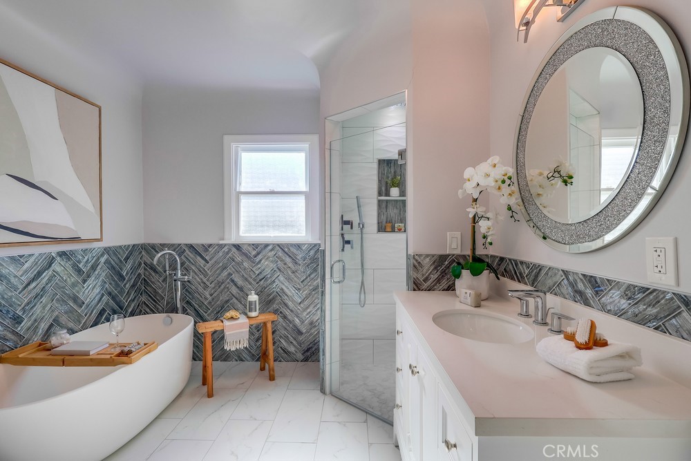 690 W Paseo Del Mar