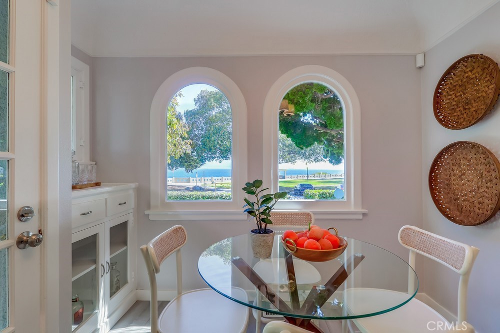 690 W Paseo Del Mar