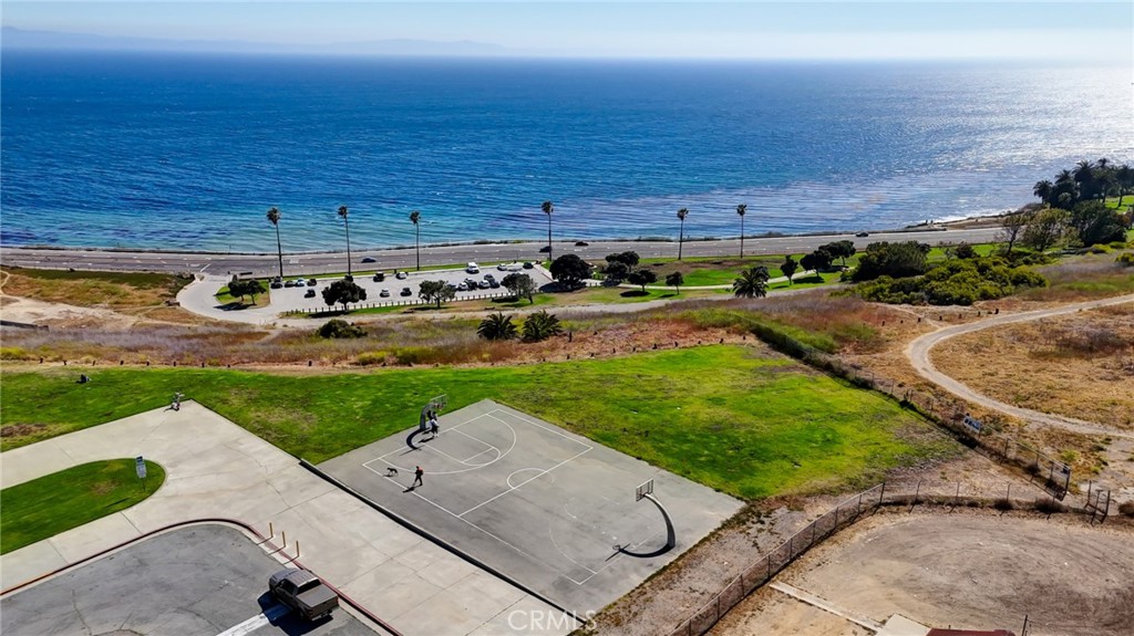 690 W Paseo Del Mar