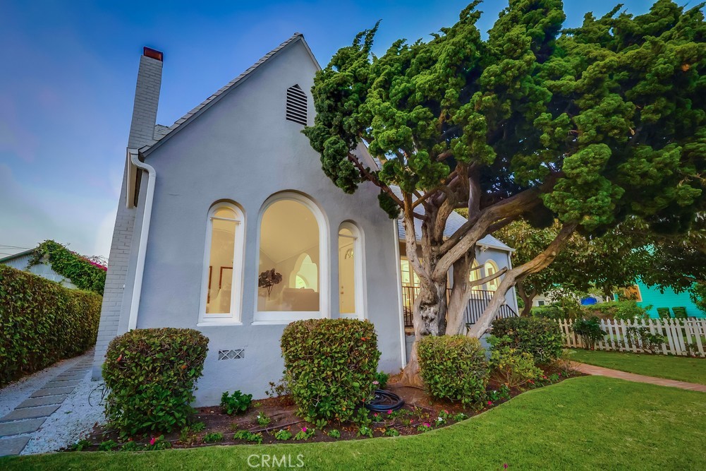 690 W Paseo Del Mar