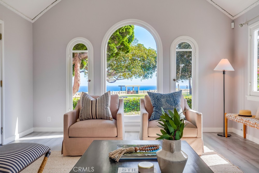 690 W Paseo Del Mar