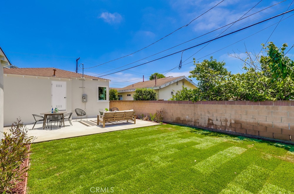 2609 S Leland Street