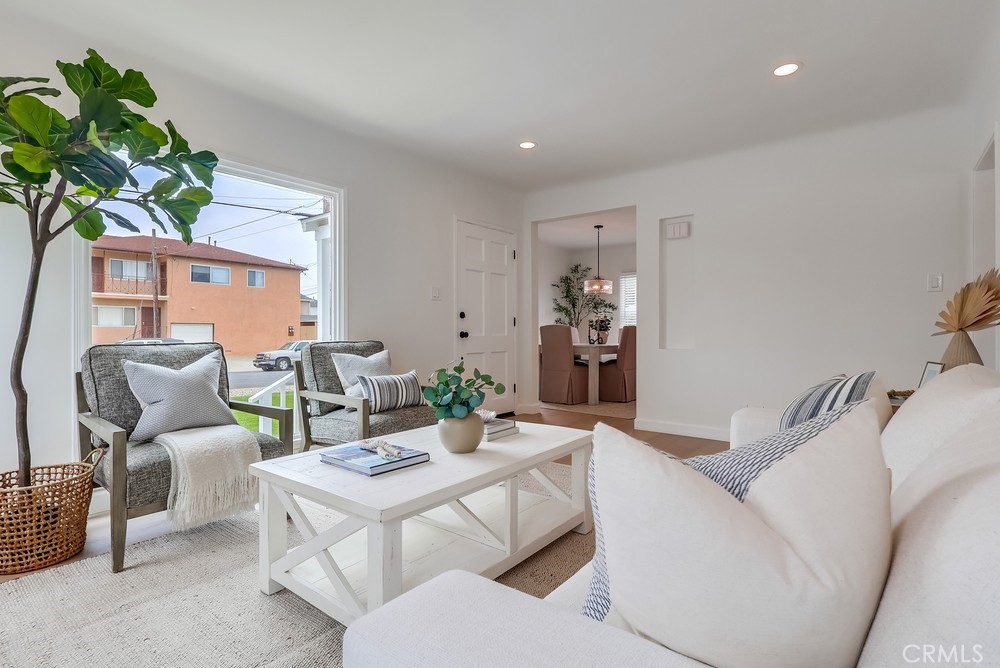 2609 S Leland Street