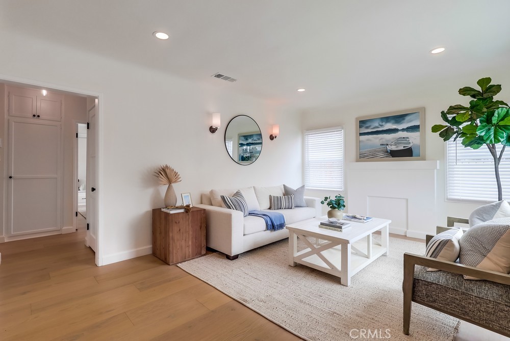 2609 S Leland Street