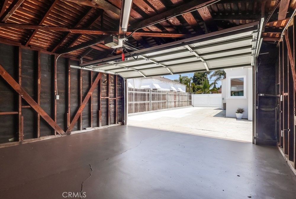 2609 S Leland Street