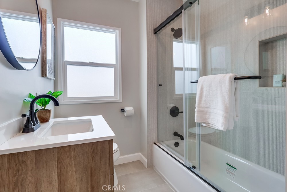 2609 S Leland Street