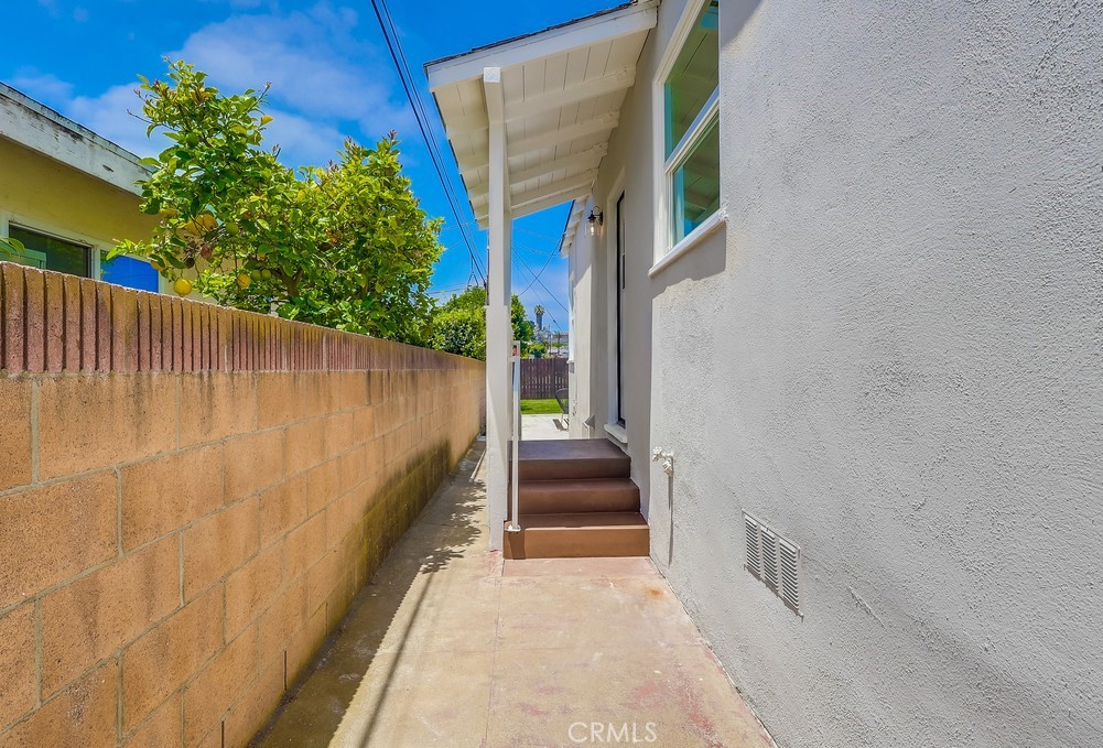 2609 S Leland Street