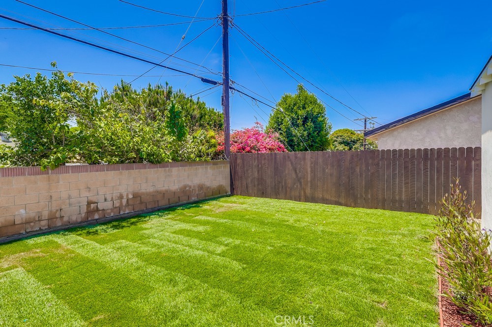 2609 S Leland Street