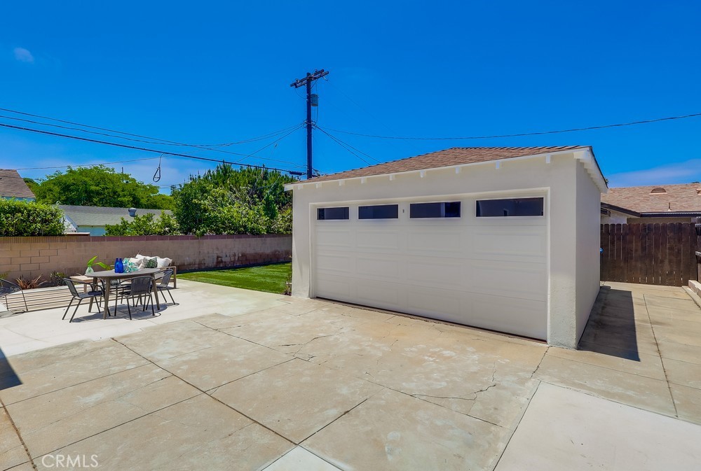 2609 S Leland Street