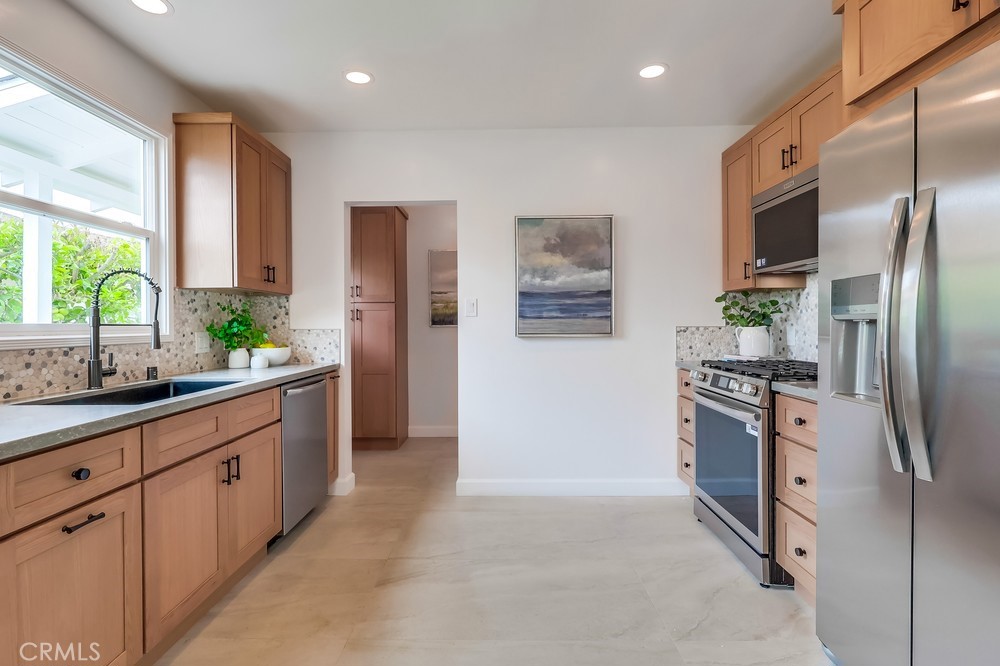 2609 S Leland Street