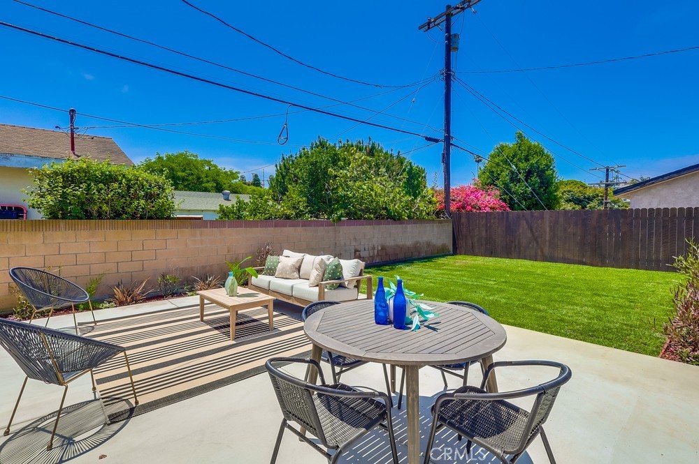 2609 S Leland Street