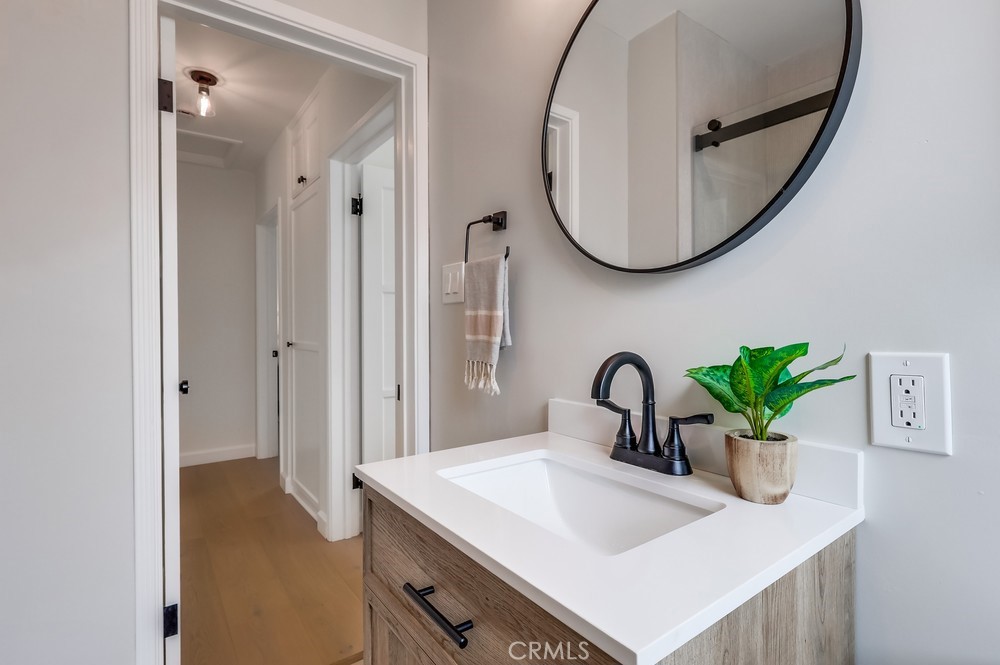 2609 S Leland Street