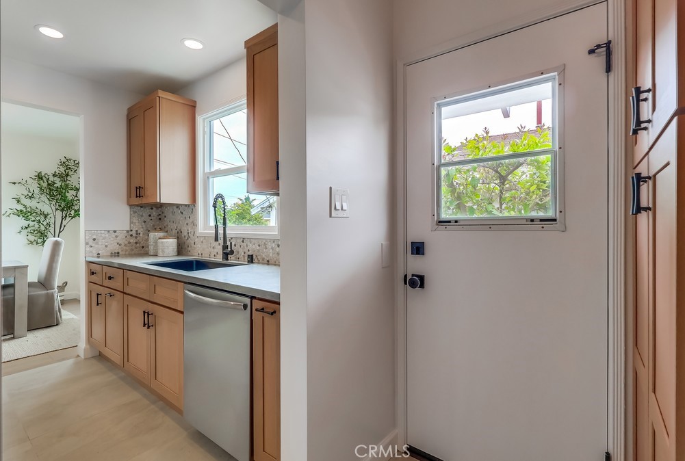 2609 S Leland Street