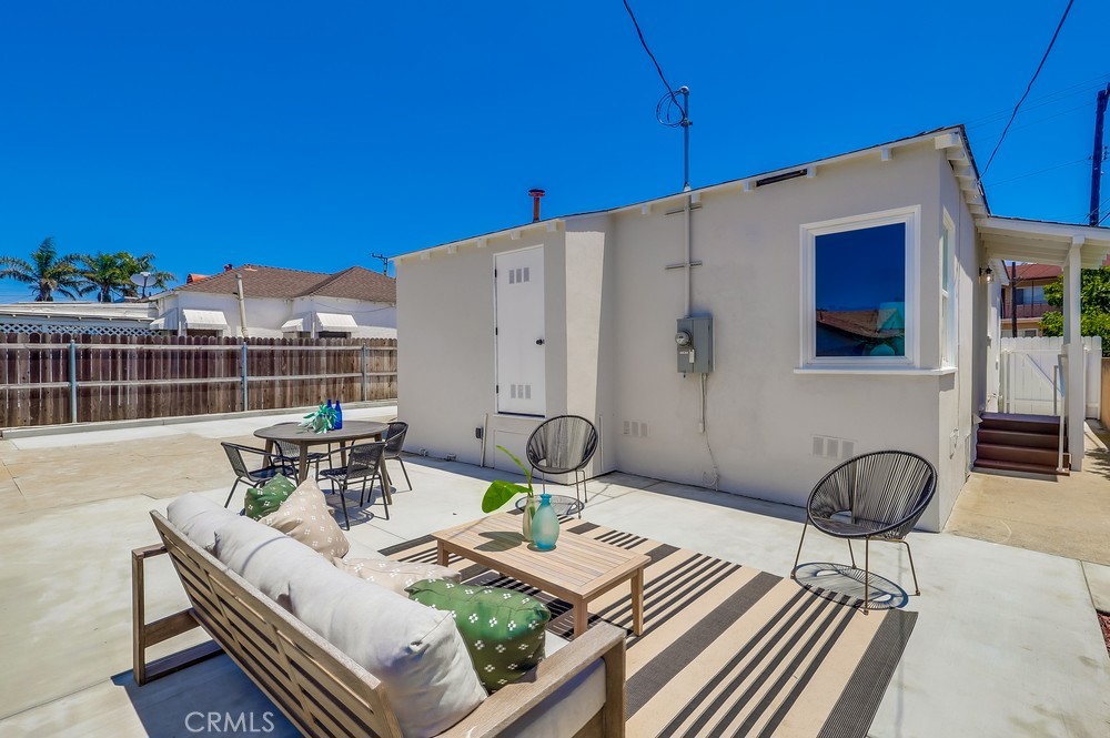 2609 S Leland Street