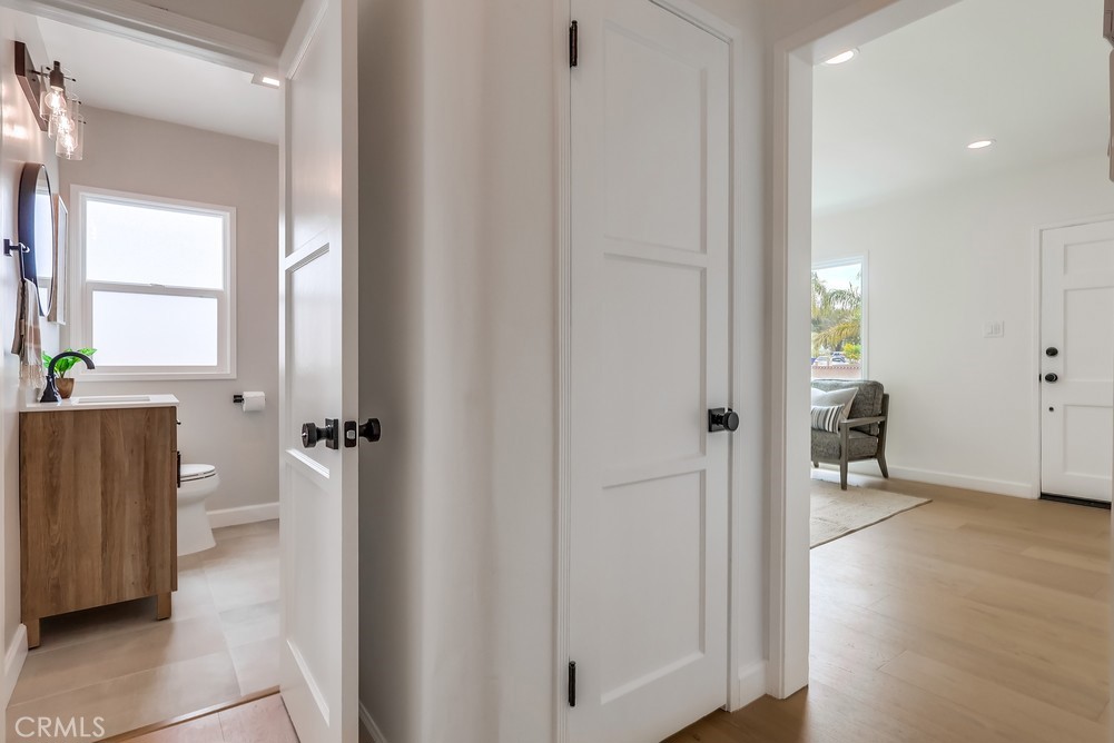 2609 S Leland Street