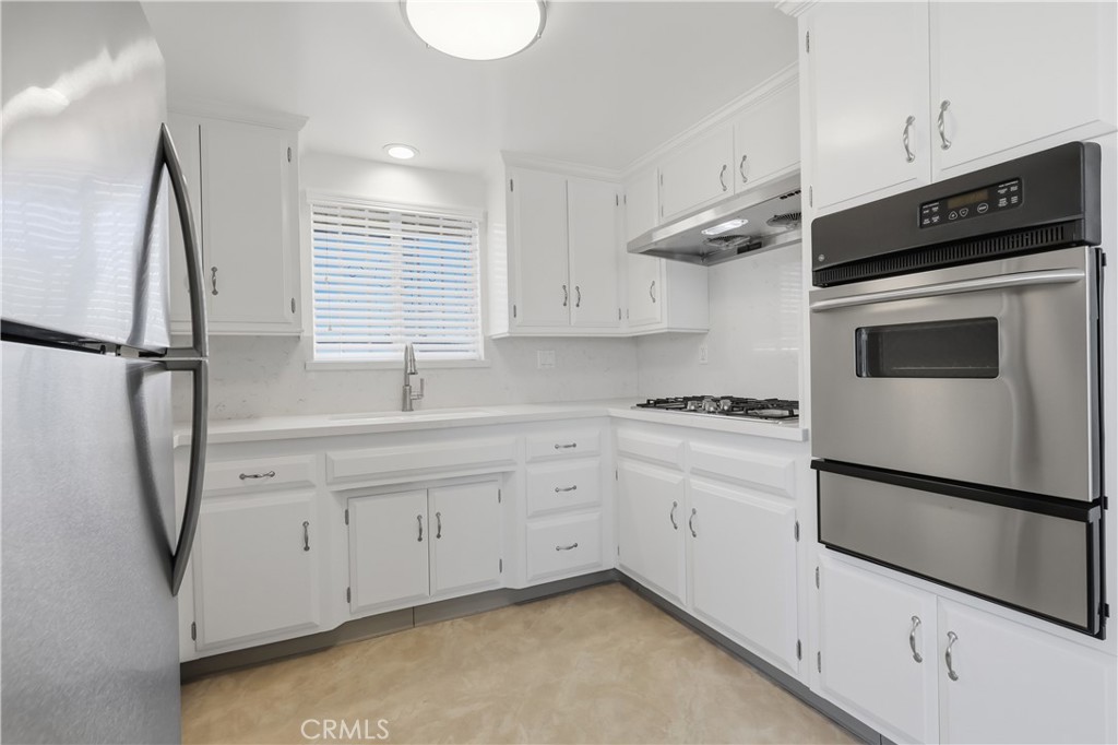 841 W 25th Street