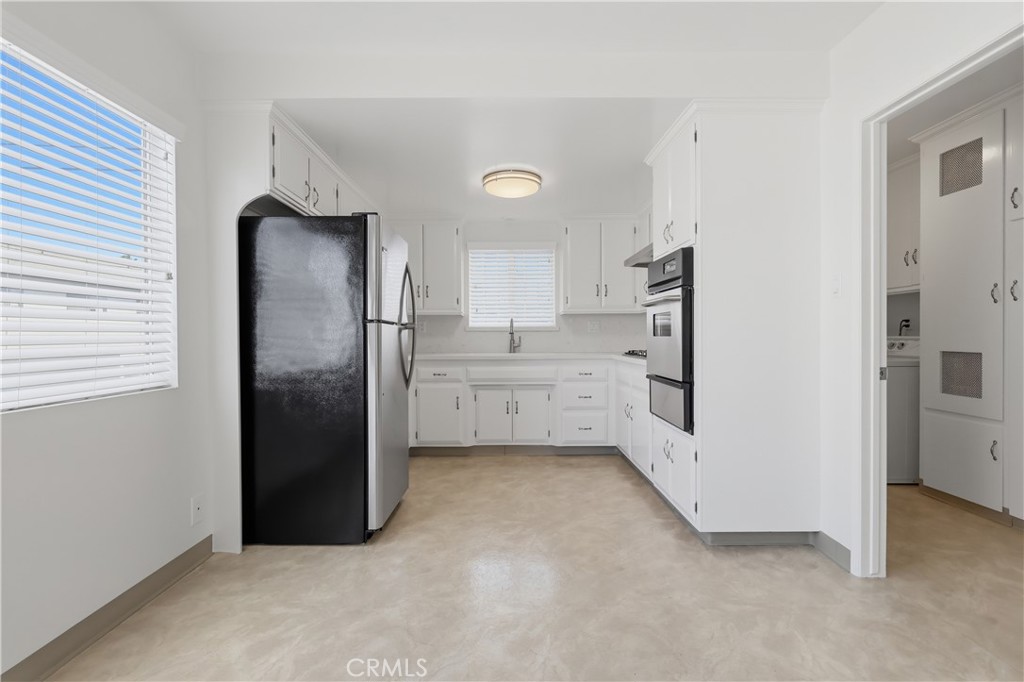 841 W 25th Street
