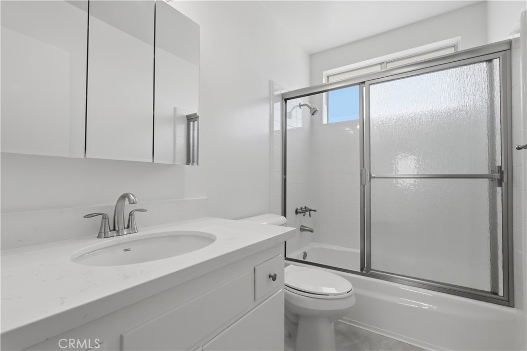 841 W 25th Street