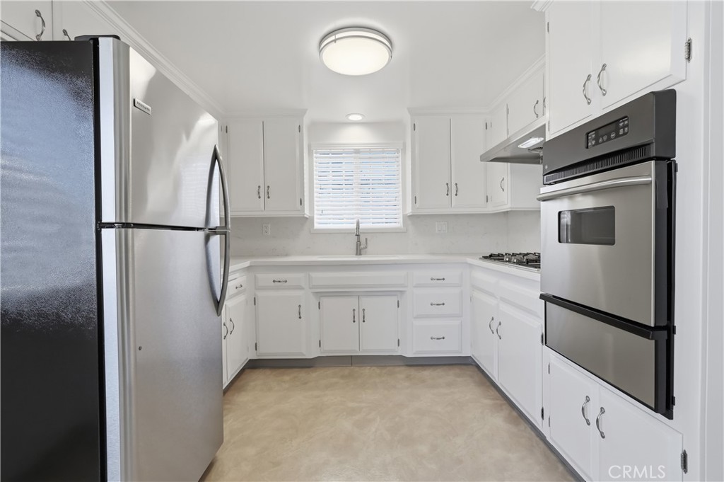 841 W 25th Street