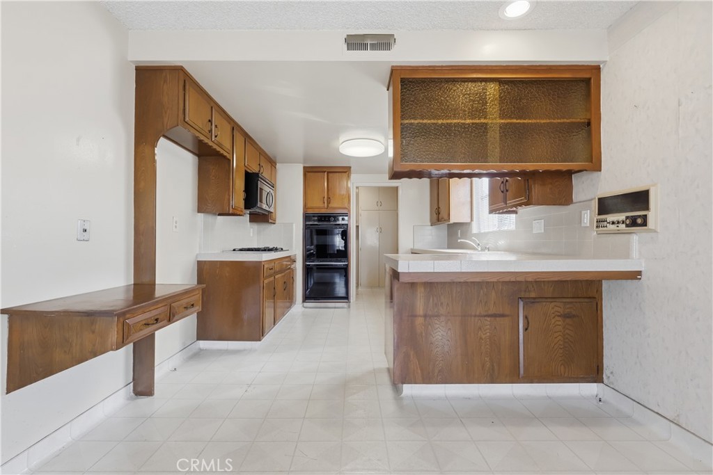 841 W 25th Street