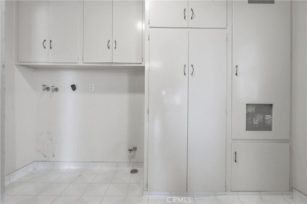 841 W 25th Street