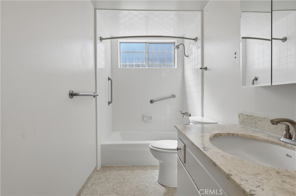 841 W 25th Street