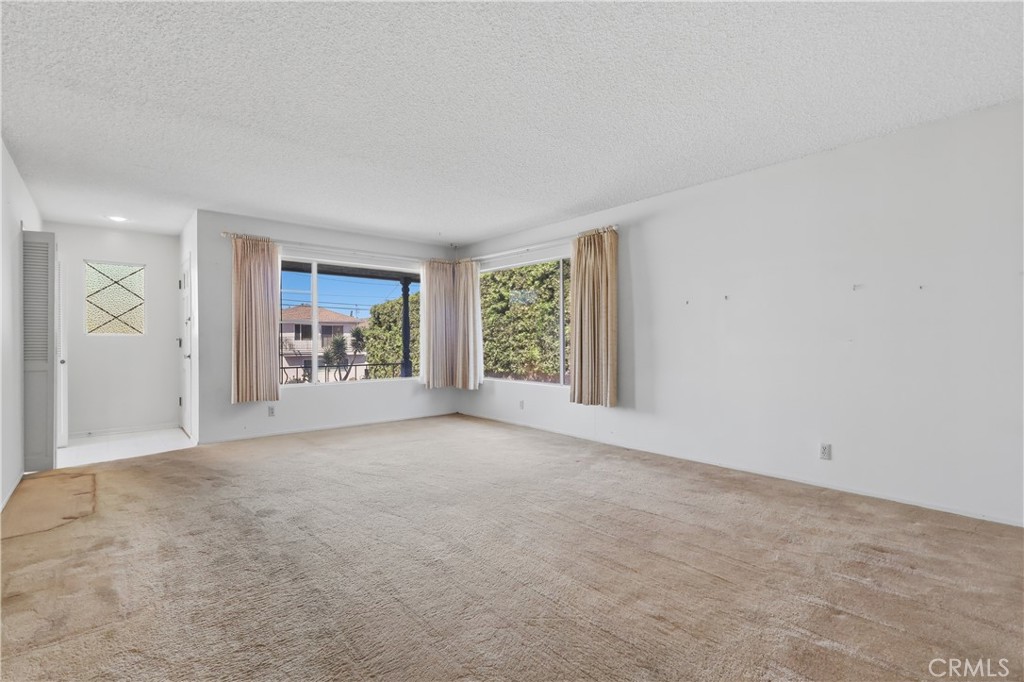 841 W 25th Street