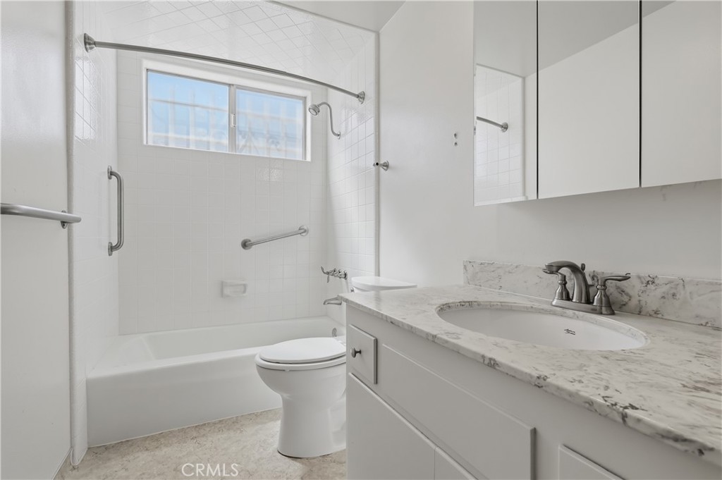 841 W 25th Street