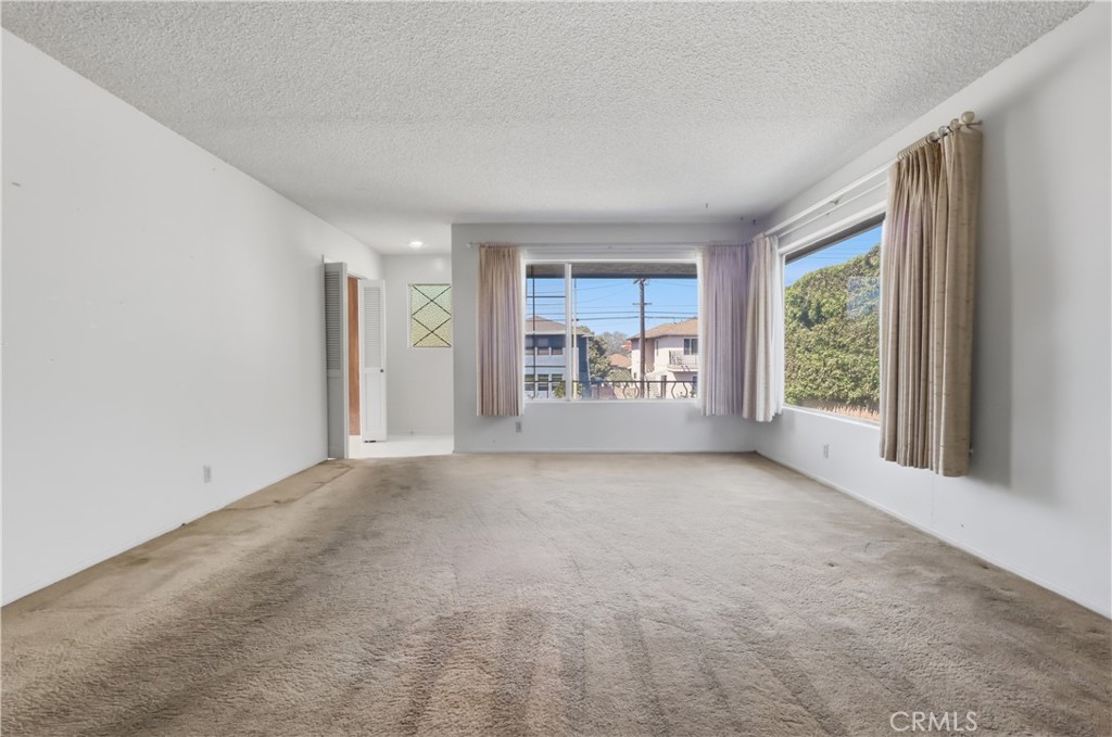 841 W 25th Street