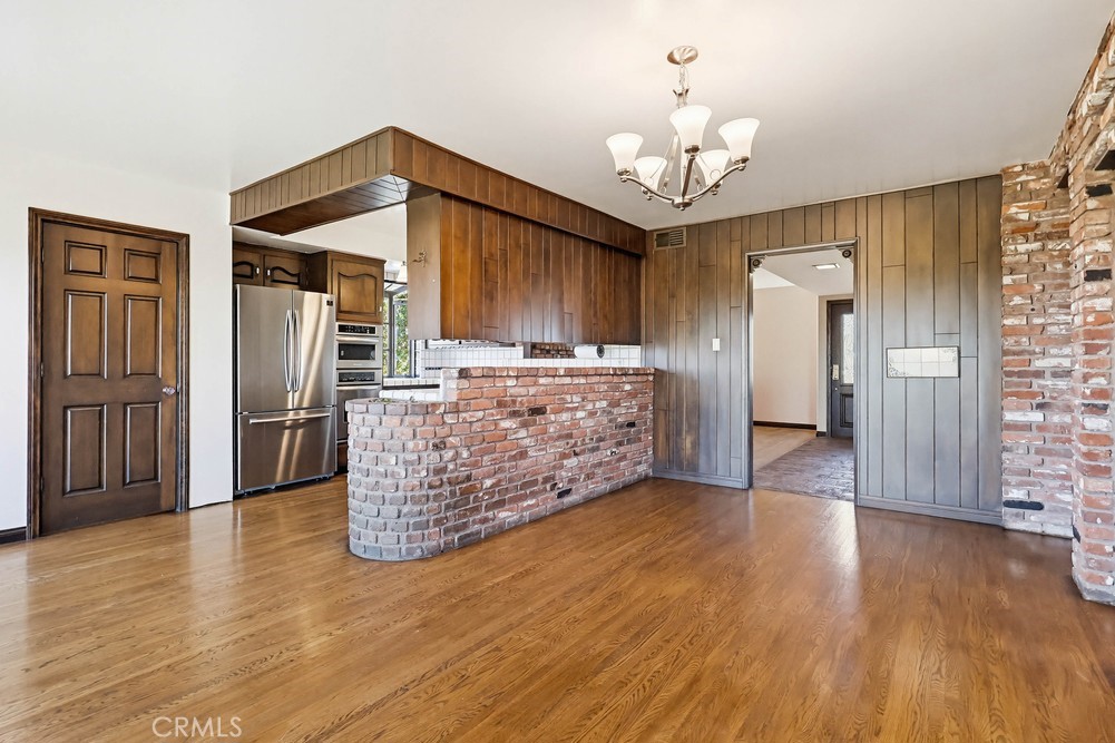 2141 Ronsard Road