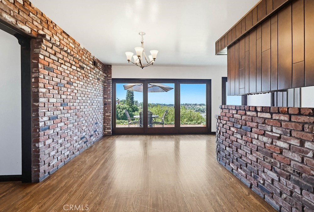 2141 Ronsard Road