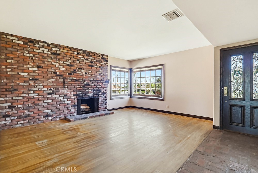 2141 Ronsard Road