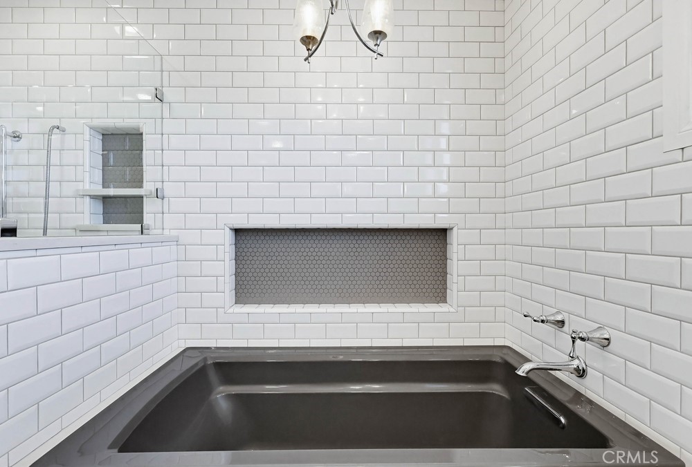 2141 Ronsard Road