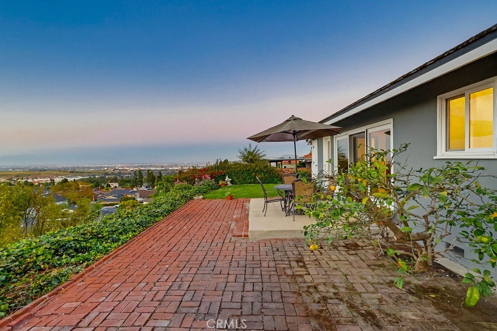 2141 Ronsard Road