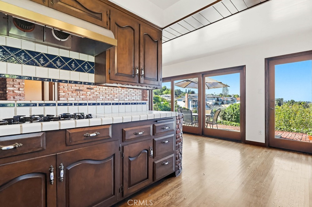 2141 Ronsard Road
