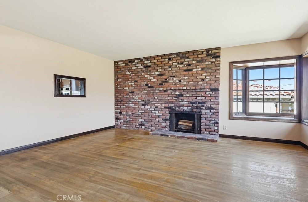 2141 Ronsard Road