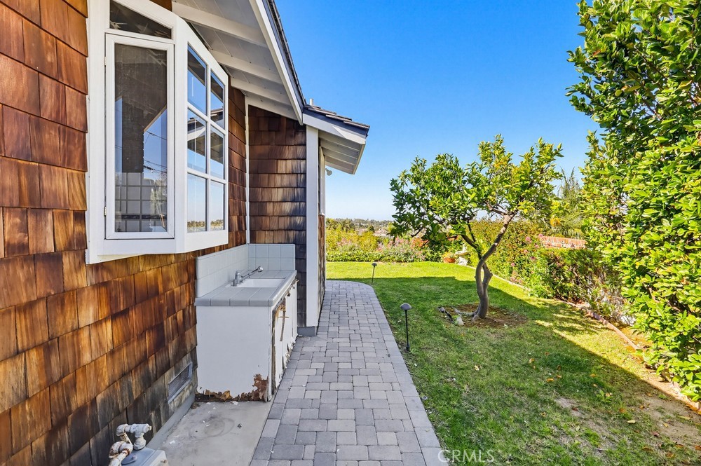 2141 Ronsard Road